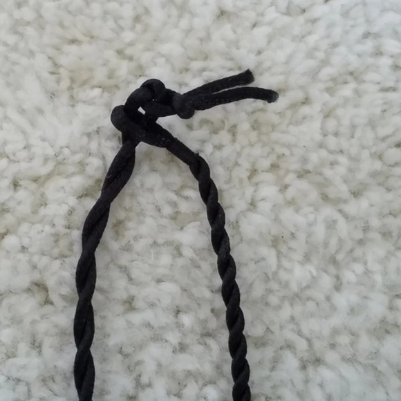 Sunflower Black Pendant‎ Necklace - Picture 5 of 8